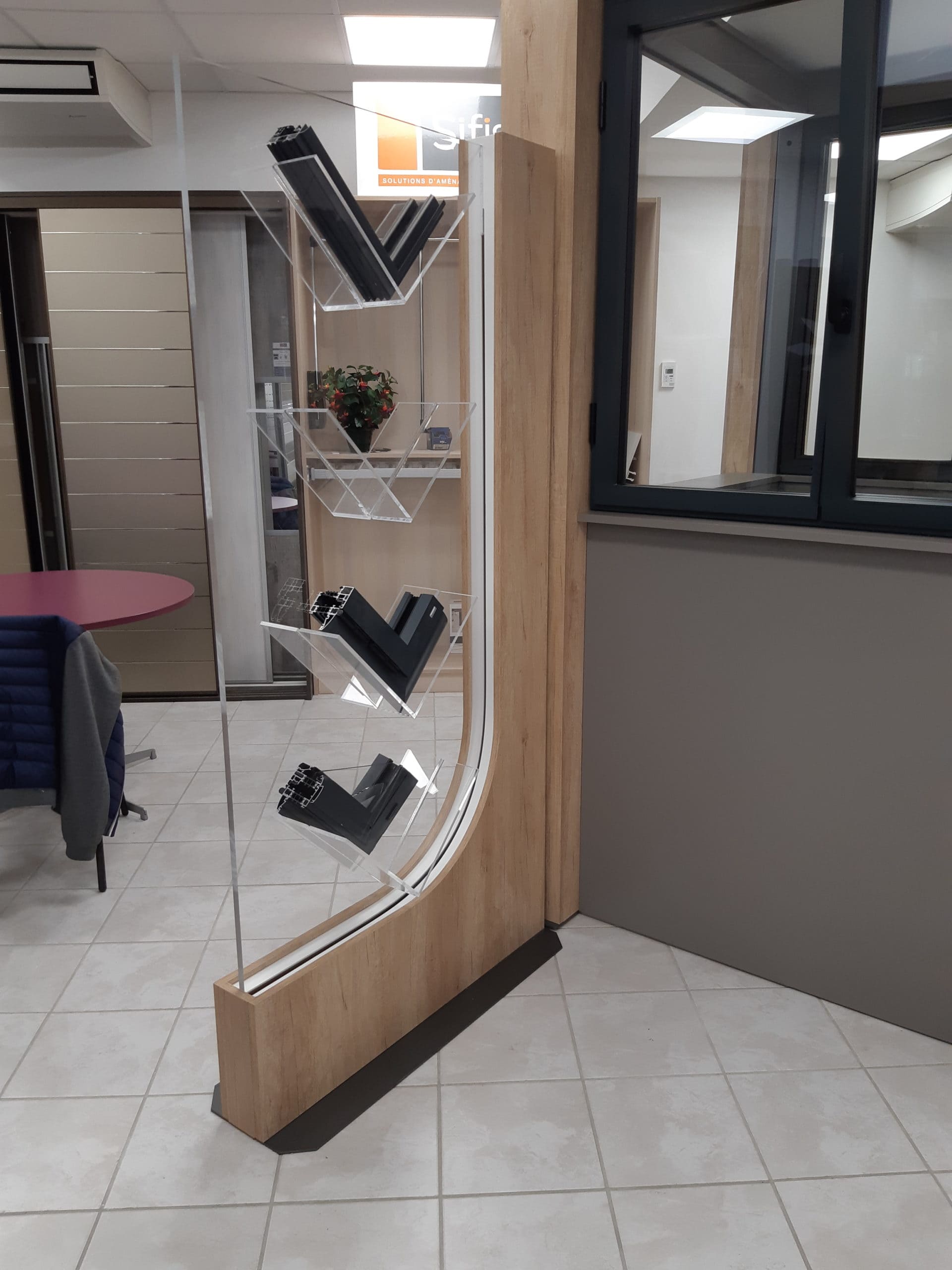 Présentoirs de portes et fenêtres pour salons et foires