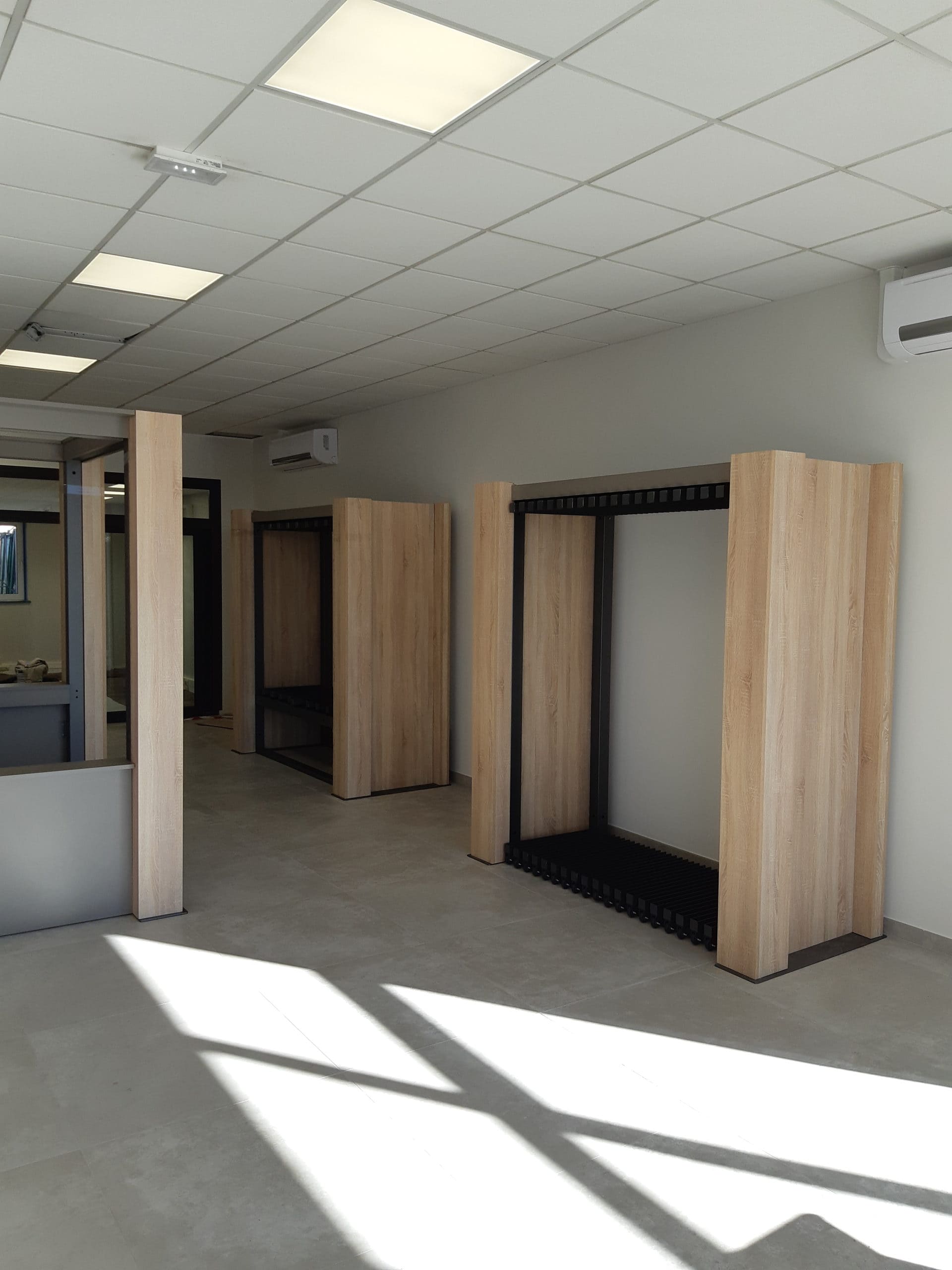 Présentoirs de portes et fenêtres pour salons et foires